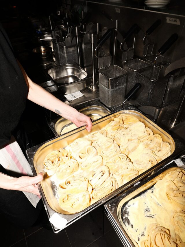 Welcome chez Fellows SG 💚

📸 @makimanoukian 

#fellowsrestaurant #restaurantparis #vegetarianrestaurant #veggiefood #paris06