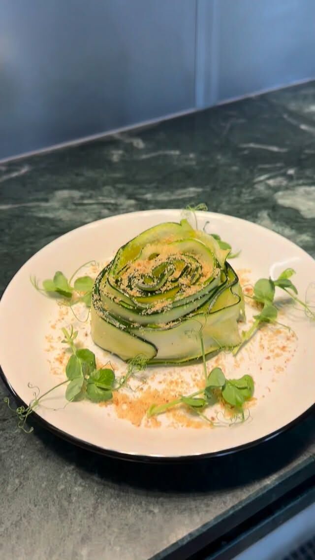 GUESS who’s back !!!!

#fellowsrestaurant #parisfood #foodlovers #frenchcuisine #gastronomie