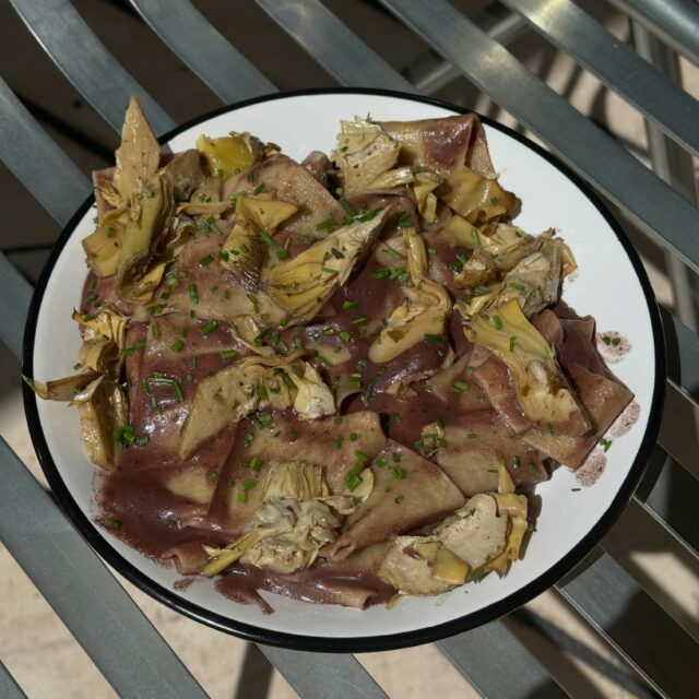 La (déjà) iconique pasta artichauts & olive kalamata 🥵

En version veggie et vegan <3

#pasta #fellowsrestaurant #parisrestaurant #veggiefoods #veganfoodlovers